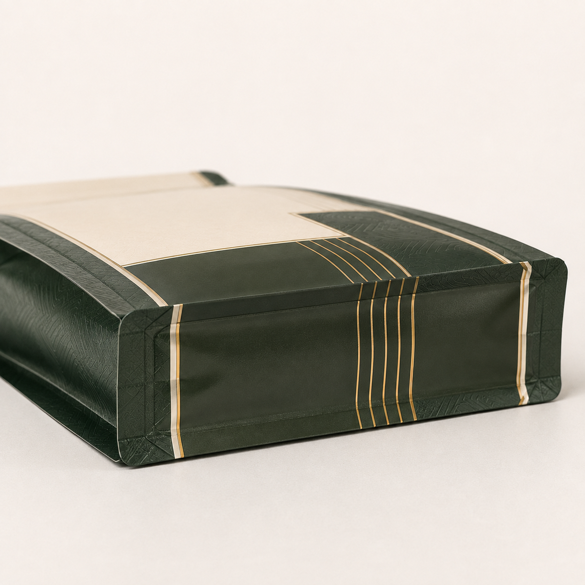 Flat-bottom pouch bottom structure detail