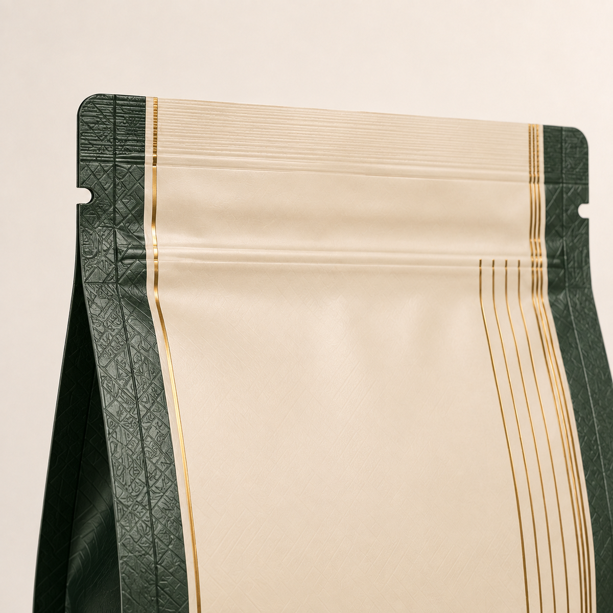 Flat-bottom pouch zipper and top seal detail